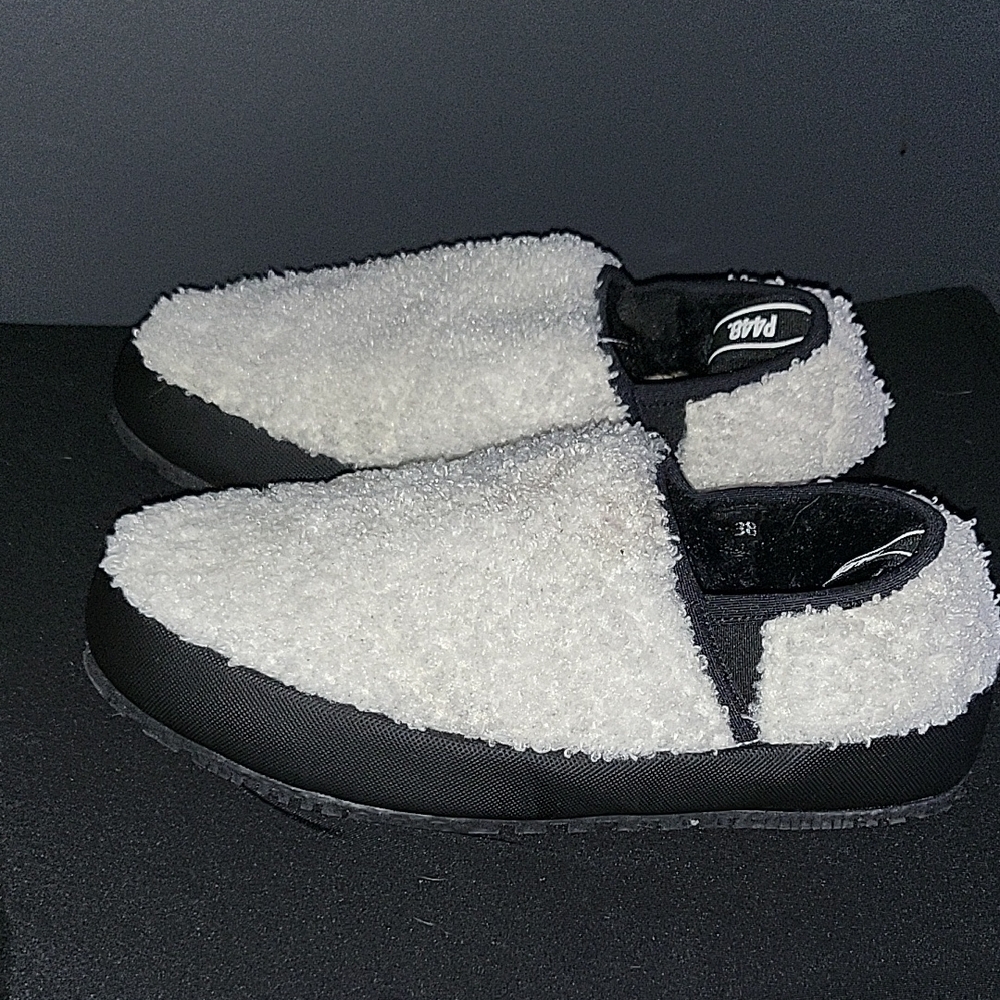 P448 Women's Cozy Black and White Sneakers